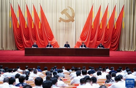 习近平：信念坚定对党忠诚实事求是担当作为 努力成为可堪大用能担重任的栋梁之才