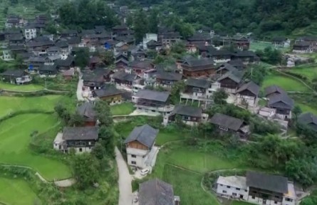 贵州龙塘村：深山藏古韵 苗寨唱新声