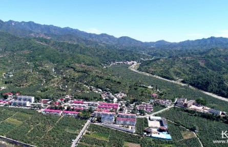 河北省内丘县岗底村：挑起“金扁担” 端上“金饭碗”