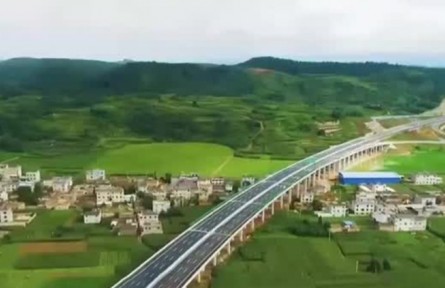 云南：建设生态绿色路 助力可持续发展