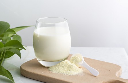 辟谣 | 用蔬菜水冲奶粉防“上火”？吃维生素软糖补维生素？都是误区！