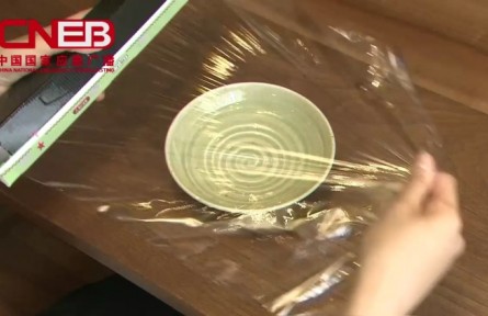 如何巧妙利用保鲜膜应对避难生活