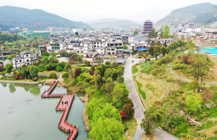 以县城为重要载体的城镇化建设 urbanization with a focus on county towns