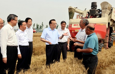 李克强在河北考察时强调：扛稳保障粮食和能源安全责任 为稳经济大盘稳物价提供坚实支撑