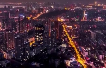 【解码十年】产业集聚 点亮中西部