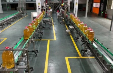 重庆：食用油数字车间 处处彰显智能化