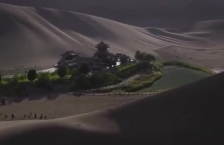 甘肃敦煌：月牙泉为何从未被流沙掩埋？