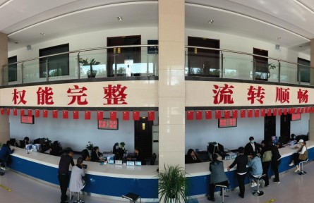 在农村产权流转交易中心聆听改革脉动