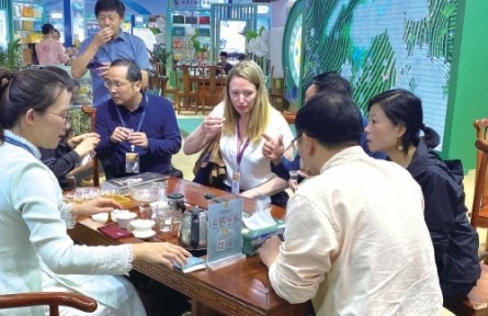 撬动万亿市场 培育农业国际竞争新优势——第七届食博会和首届预博会见闻