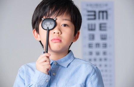 辟谣 | 长期戴眼镜，会让眼睛变凸吗？