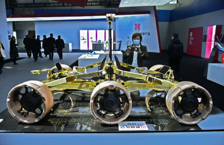 载人月球车 manned lunar rover