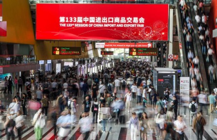 新华时评：“中国经济崩溃论”注定再度崩溃——中国经济“放眼量”系列评论之一