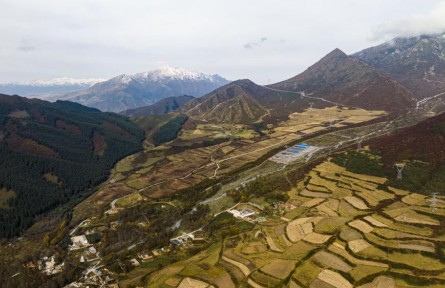 “后进村”变身“打卡地” ——青海省贵德县关加村绘出乡村振兴新图景