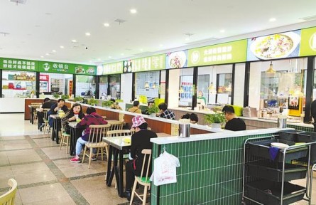 湖北：1380个“幸福食堂” 让老人吃出幸福感