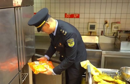 【新春走基层】河北：深夜里的食安卫士