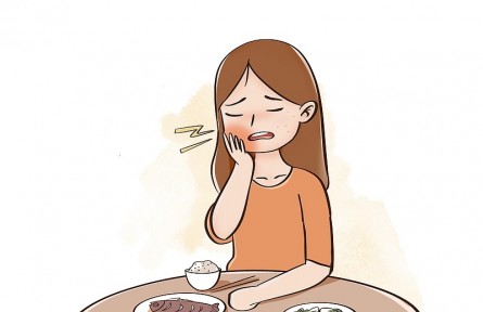 辟谣|口腔溃疡敷维生素C能治疗？