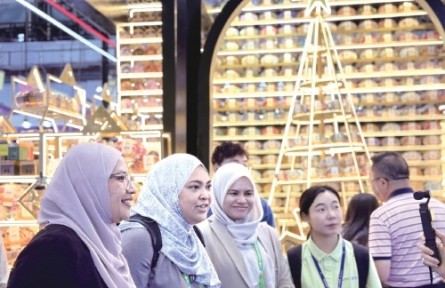 多国特色农食产品亮相消博会 共绘全球消费新图景