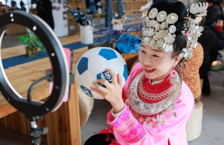 非遗工坊 intangible cultural heritage workshops