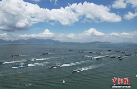 “中国南海渔都”鸣笛开渔 千帆竞发盼鱼虾满舱
