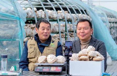 魏绿峰:匠心育菇香 技能富乡邻