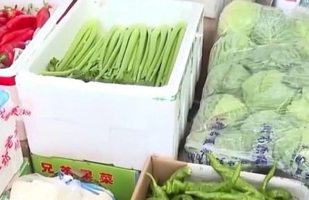 新年临近 青藏高原农副产品集散中心备货忙