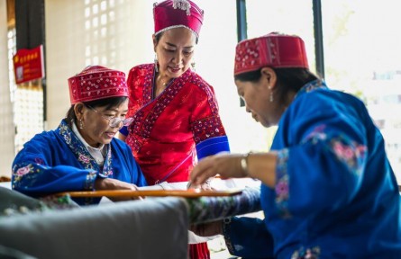 2025“三農(nóng)”成績單|“村”潮澎湃生機旺 新風(fēng)拂面暖民心