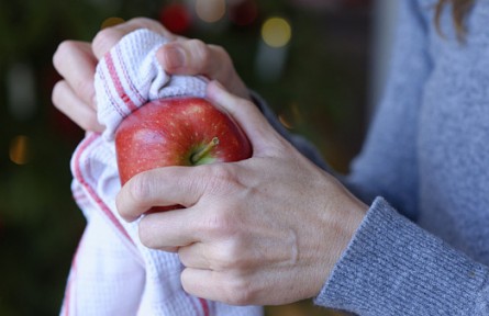 打蜡的苹果吃了会危害健康？