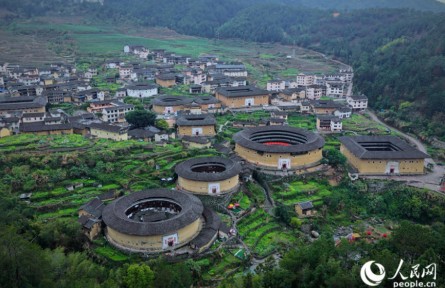 福建龙岩：留住千年土楼的“本色”