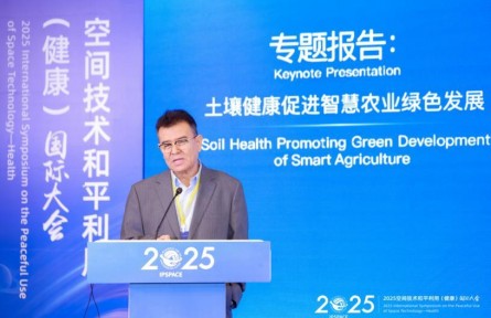 以 “沃野良方” 护土壤健康 | 艾克拜尔・伊拉洪团队绿色肥料惠农纪实