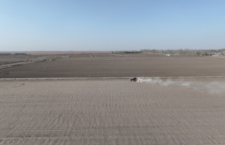 春播正当时！新疆兵团十四师二二五团3000亩羊脂籽米开播