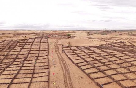 防沙治沙装备的奥秘：科技装备如何守护绿色家园？