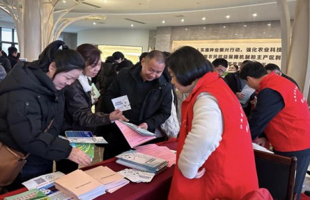 送科技下基层 助力种业振兴