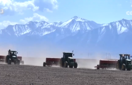 “北斗+”科技兴农绘就农耕新图景 广袤高原奏响“智慧春耕曲”