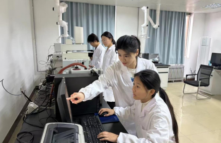 “苗氮清”破解水产育苗瓶颈 职教学子以绿色科技撬动产业转型