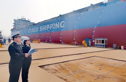 全国首制8万吨多用途粮食运输船在大连完成“异地监管”交付