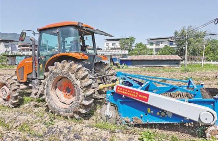 青年工程师李平“死磕”十年，破解“无机可用”难题——山区土豆坐上“专属座驾”