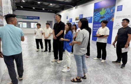三下乡丨艺绘乡野 数智助农——艺术与设计系实践团走进智慧农场赋能产业升级