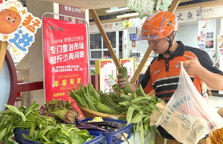 一个“余菜”小摊,自送自取暖心人